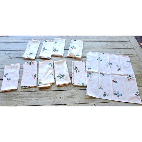 Vintage Liz Claiborne Holly Swirl 100"x 60" Oval Tablecloth With 10 Napkins - Picture 2 of 8